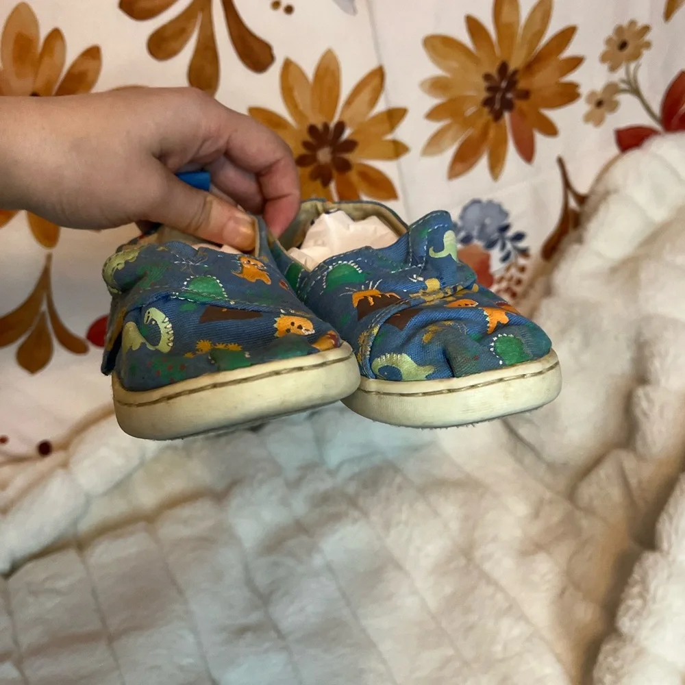 Toms Unisex Toddler Sz 10 Blue Dino Canvas Hook Loop Close Casual Jurassic Shoes